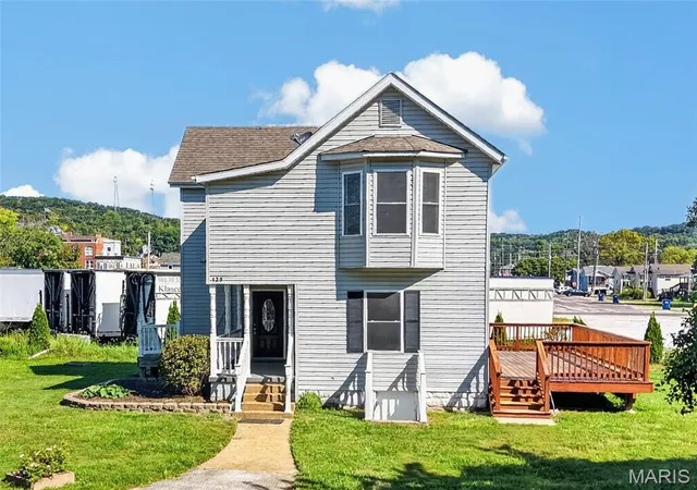 Photo 1 of Single family home for sale at 129 E Pacific St, Pacific, MO 63069 | MLS# MIS26056147 | Listing updated on 2026-09-03