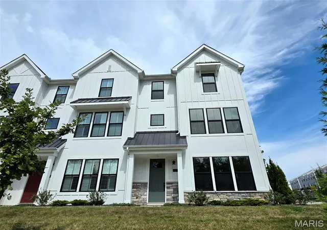 Photo 1 of Townhouse for sale at 325 Mistflower Ct, Chesterfield, MO 63005 | MLS# MIS26056152 | Listing updated on 2026-09-02