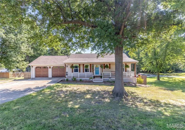 Photo 1 of Single family home for sale at 825 Albert St, Dexter, MO 63841 | MLS# MIS26056154 | Listing updated on 2026-09-01