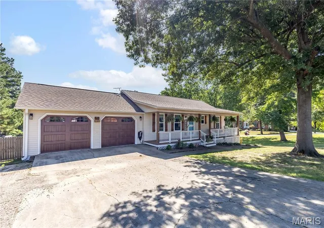 Photo 2 of Single family home for sale at 825 Albert St, Dexter, MO 63841 | MLS# MIS26056154 | Listing updated on 2026-09-01
