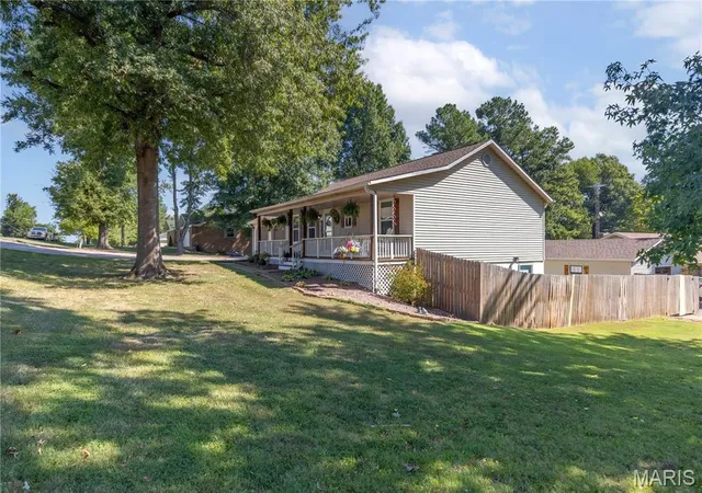 Photo 3 of Single family home for sale at 825 Albert St, Dexter, MO 63841 | MLS# MIS26056154 | Listing updated on 2026-09-01