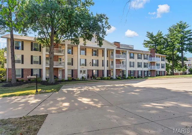 Photo 2 of Condo for sale at 1511 Hampton Hall Dr #18, Chesterfield, MO 63017 | MLS# MIS26056158 | Listing updated on 2026-10-05