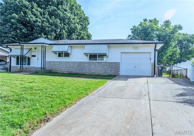 Photo 2 of Single family home for sale at 6716 Lightwood Dr, Hazelwood, MO 63042 | MLS# MIS26056159 | Listing updated on 2026-09-07