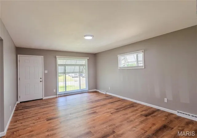 Photo 4 of Single family home for sale at 6716 Lightwood Dr, Hazelwood, MO 63042 | MLS# MIS26056159 | Listing updated on 2026-09-07