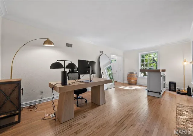 Photo 3 of Sale Pending at 225 Parkland Ave, Saint Louis, MO 63122 | MLS# MIS26056166 | Listing updated on 2026-09-12