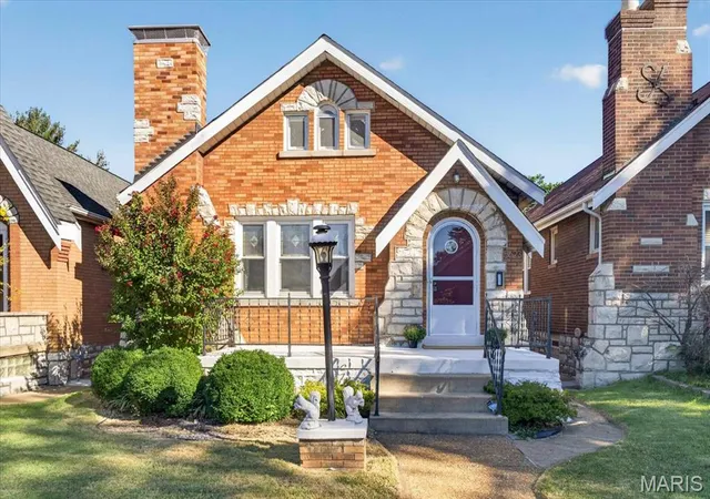 Photo 2 of Single family home for sale at 5623 Walsh St, Saint Louis, MO 63109 | MLS# MIS26056168 | Listing updated on 2026-10-18