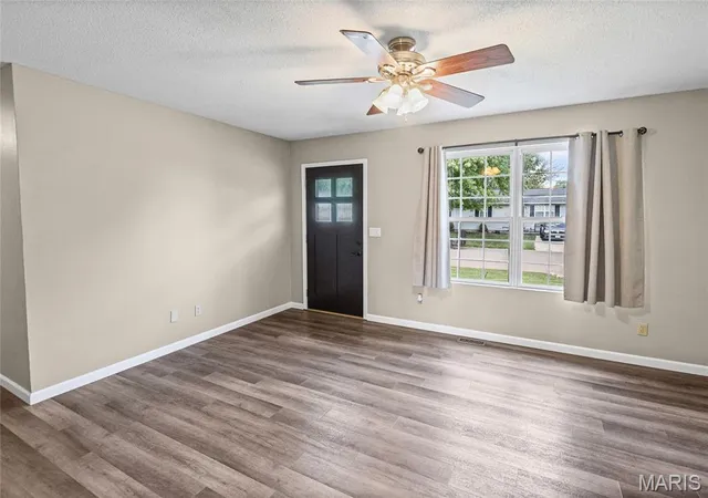 Photo 3 of Single family home for sale at 20 Crest Dr, Highland, IL 62249 | MLS# MIS26056180 | Listing updated on 2026-09-06