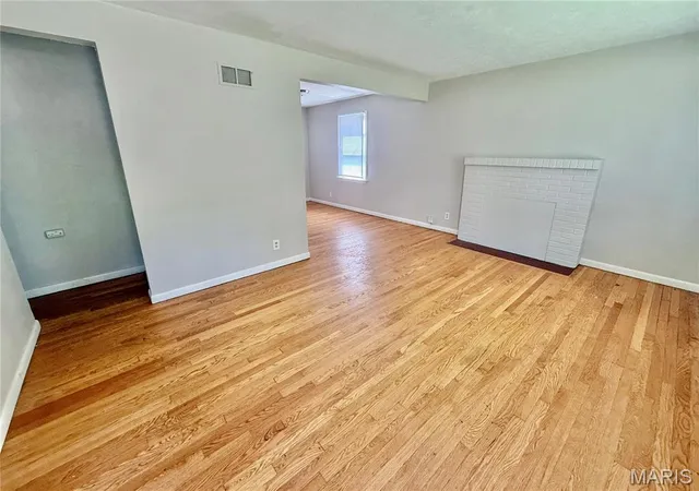 Photo 1 of Single family home for sale at 6122 Jackson Ave, Saint Louis, MO 63134 | MLS# MIS26056183 | Listing updated on 2026-09-21