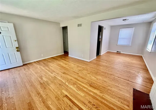 Photo 2 of Single family home for sale at 6122 Jackson Ave, Saint Louis, MO 63134 | MLS# MIS26056183 | Listing updated on 2026-09-21