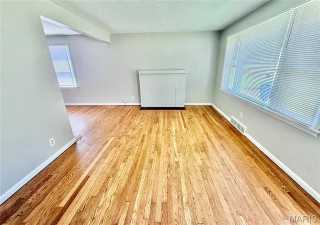 Photo 3 of Single family home for sale at 6122 Jackson Ave, Saint Louis, MO 63134 | MLS# MIS26056183 | Listing updated on 2026-09-21