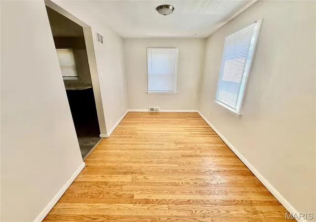 Photo 4 of Single family home for sale at 6122 Jackson Ave, Saint Louis, MO 63134 | MLS# MIS26056183 | Listing updated on 2026-09-21