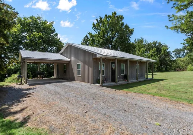 Single family home for sale at 425 County Hwy 454, Steele, MO 63877 | MLS# MIS26056185