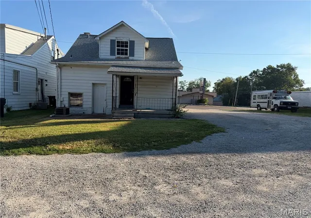 Photo 2 of Single family home for sale at 1608 W Main St, Belleville, IL 62220 | MLS# MIS26056196 | Listing updated on 2026-09-01