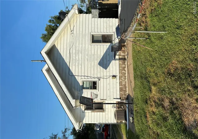Photo 6 of Single family home for sale at 417 E Saint Louis Ave, East Alton, IL 62024 | MLS# MIS26056200 | Listing updated on 2026-09-02