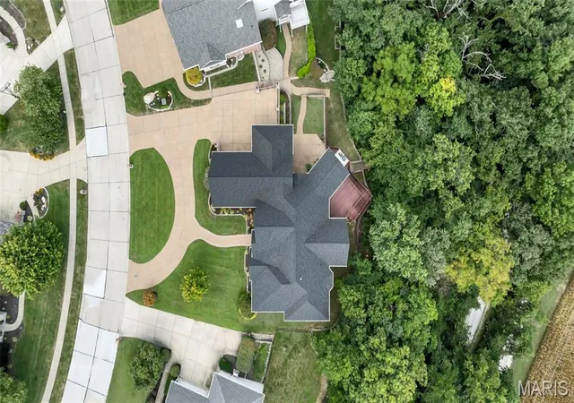 Photo 2 of Single family home for sale at 4030 Austin Dr, Saint Charles, MO 63304 | MLS# MIS26056204 | Listing updated on 2026-09-14