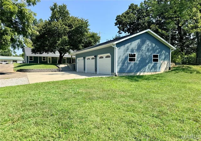Photo 3 of Single family home for sale at 2000 Old Saint Marys Rd, Perryville, MO 63775 | MLS# MIS26056208 | Listing updated on 2026-09-30