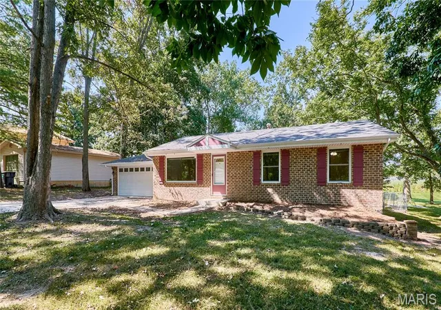 Photo 1 of Single family home for sale at 1397 Valli Ln, Saint Charles, MO 63304 | MLS# MIS26056210 | Listing updated on 2026-10-26