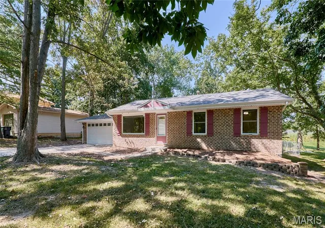 Photo 2 of Single family home for sale at 1397 Valli Ln, Saint Charles, MO 63304 | MLS# MIS26056210 | Listing updated on 2026-09-06