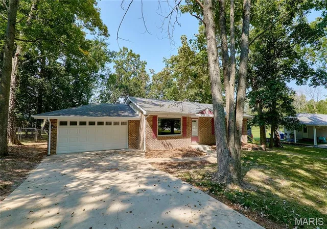 Photo 2 of Single family home for sale at 1397 Valli Ln, Saint Charles, MO 63304 | MLS# MIS26056210 | Listing updated on 2026-10-29