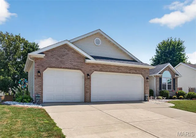 Photo 60 of Single family home for sale at 32 Oakbrooke, Troy, IL 62294 | MLS# MIS26056215 | Listing updated on 2026-09-04