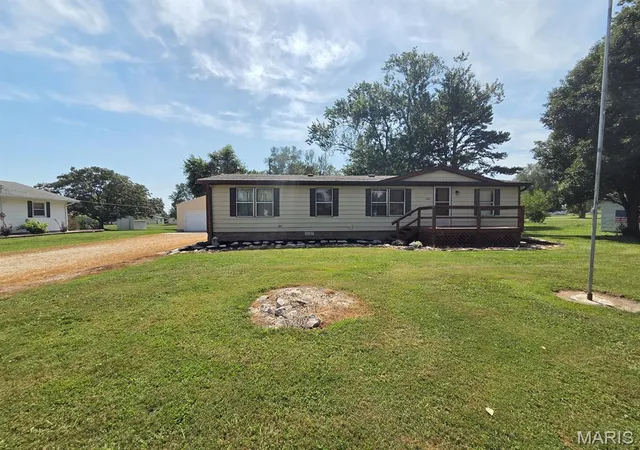 Photo 2 of Manufactured home for sale at 207 Main St, La Belle, MO 63447 | MLS# MIS26056216 | Listing updated on 2026-09-26