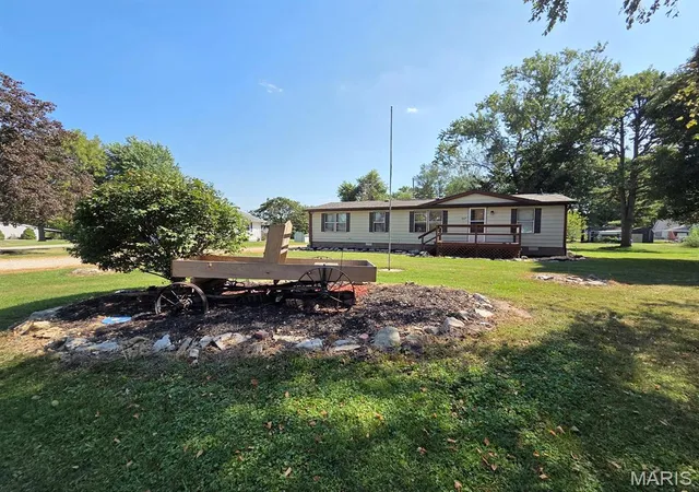 Photo 1 of Manufactured home for sale at 207 Main St, La Belle, MO 63447 | MLS# MIS26056216 | Listing updated on 2026-09-26