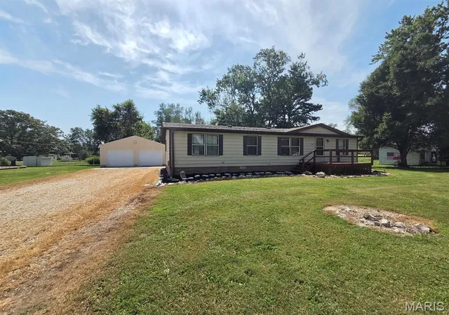 Photo 3 of Manufactured home for sale at 207 Main St, La Belle, MO 63447 | MLS# MIS26056216 | Listing updated on 2026-09-26