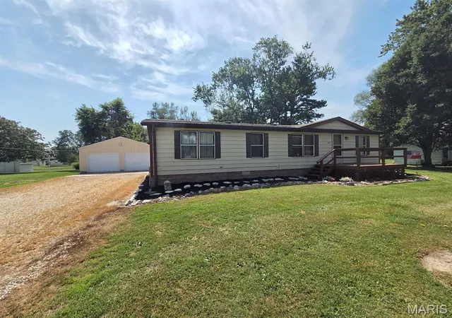 Photo 3 of Manufactured home for sale at 207 Main St, La Belle, MO 63447 | MLS# MIS26056216 | Listing updated on 2026-09-26