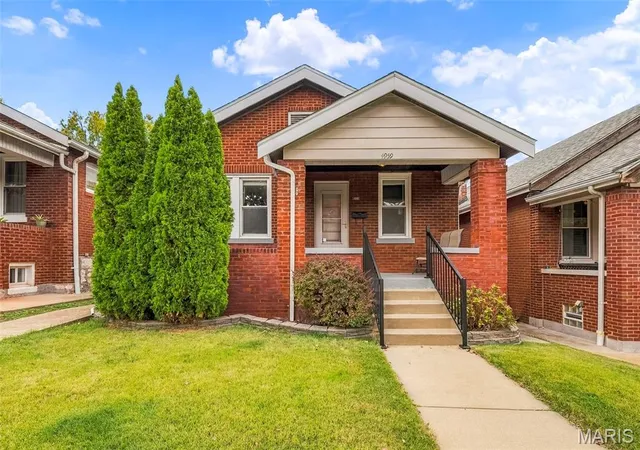 Photo 2 of Single family home for sale at 4959 Walsh St, Saint Louis, MO 63109 | MLS# MIS26056219 | Listing updated on 2026-10-28