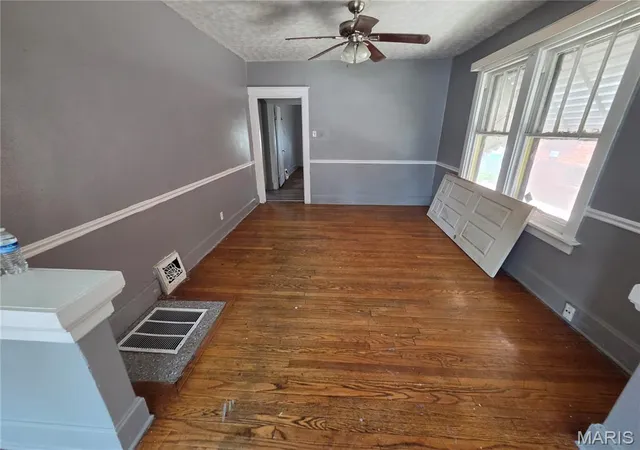 Photo 3 of Single family home for sale at 5947 Summit Pl, Saint Louis, MO 63147 | MLS# MIS26056222 | Listing updated on 2026-09-18