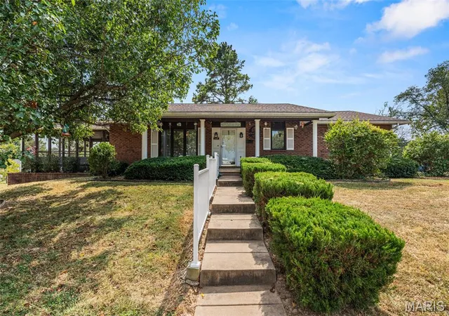 Photo 1 of Single family home for sale at 319 Jefferson St, De Soto, MO 63020 | MLS# MIS26056227 | Listing updated on 2026-10-06