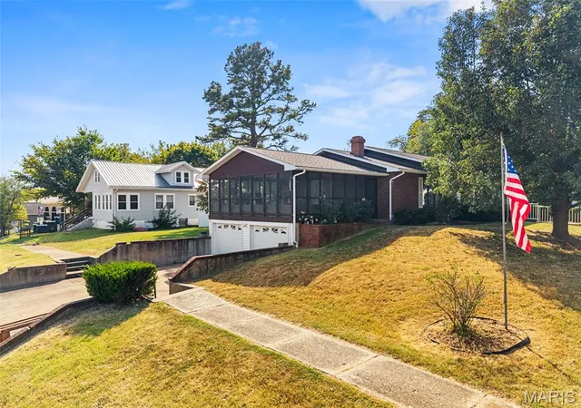 Photo 39 of Single family home for sale at 319 Jefferson St, De Soto, MO 63020 | MLS# MIS26056227 | Listing updated on 2026-10-06