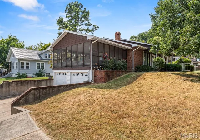Photo 3 of Single family home for sale at 319 Jefferson St, De Soto, MO 63020 | MLS# MIS26056227 | Listing updated on 2026-10-06
