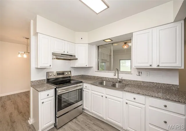 Photo 3 of Sale Pending at 10141 Maraldo Pl, Saint Louis, MO 63137 | MLS# MIS26056244 | Listing updated on 2026-09-04
