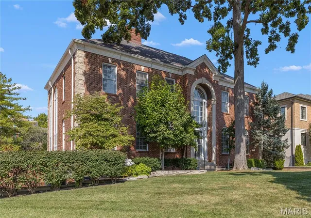 Photo 2 of Single family home for sale at 103 Linden Ave, Saint Louis, MO 63105 | MLS# MIS26056246 | Listing updated on 2026-09-21