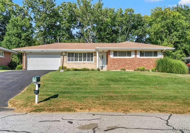 Photo 1 of Sale Pending at 8848 Red Oak Dr, Saint Louis, MO 63126 | MLS# MIS26056248 | Listing updated on 2026-09-30