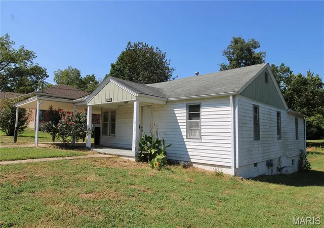 Photo 2 of Single family home for sale at 1715 Robert St, Poplar Bluff, MO 63901 | MLS# MIS26056251 | Listing updated on 2026-09-03