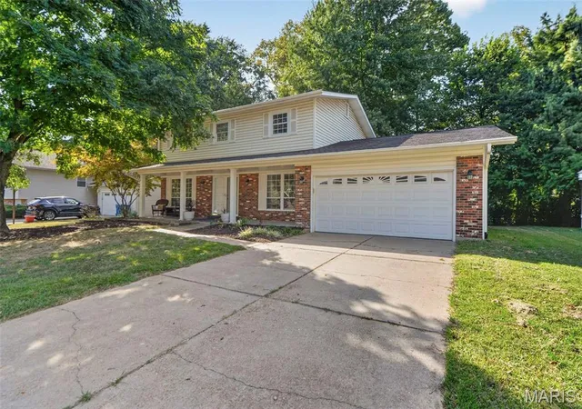 Photo 3 of Single family home for sale at 229 Cole Blvd, Saint Charles, MO 63301 | MLS# MIS26056268 | Listing updated on 2026-09-17