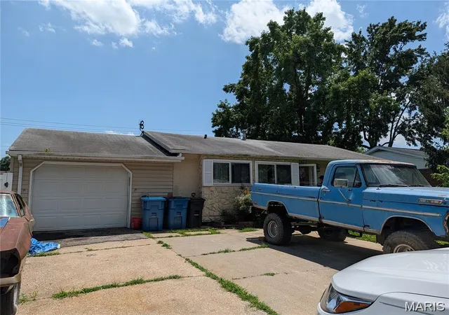 Photo 5 of Single family home for sale at 2622 Pontoon Rd, Granite City, IL 62040 | MLS# MIS26056273 | Listing updated on 2026-09-01