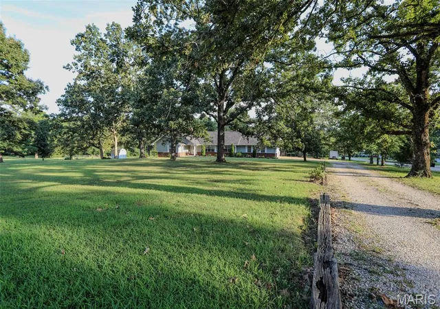 Photo 2 of Single family home for sale at 114 County Rd 4221, Poplar Bluff, MO 63901 | MLS# MIS26056274 | Listing updated on 2026-09-01
