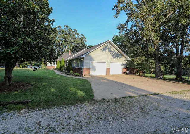 Photo 3 of Single family home for sale at 114 County Rd 4221, Poplar Bluff, MO 63901 | MLS# MIS26056274 | Listing updated on 2026-09-01