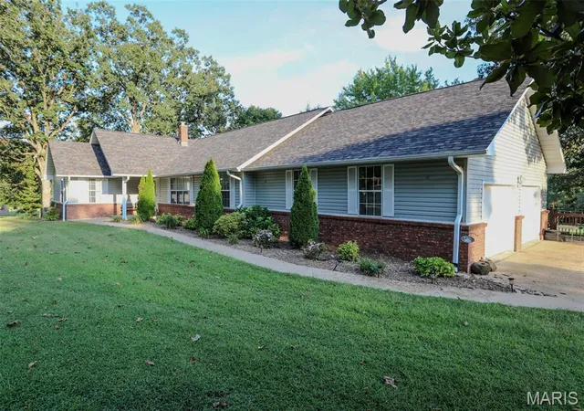 Photo 4 of Single family home for sale at 114 County Rd 4221, Poplar Bluff, MO 63901 | MLS# MIS26056274 | Listing updated on 2026-09-01