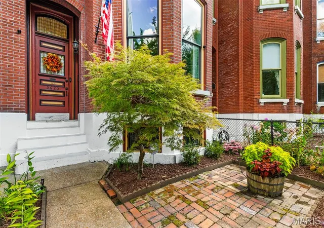 Photo 2 of Sale Pending at 2620 S 12th Street, Saint Louis, MO 63118 | MLS# MIS26056282 | Listing updated on 2026-09-12