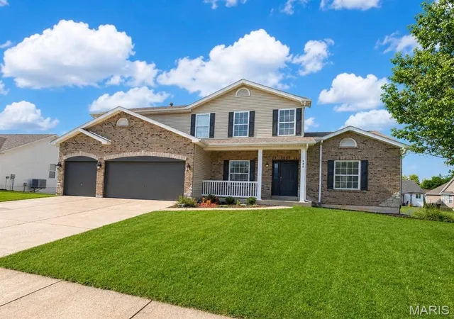 Photo 1 of Sale Pending at 805 Mule Crk Dr, Wentzville, MO 63385 | MLS# MIS26056285 | Listing updated on 2026-09-15