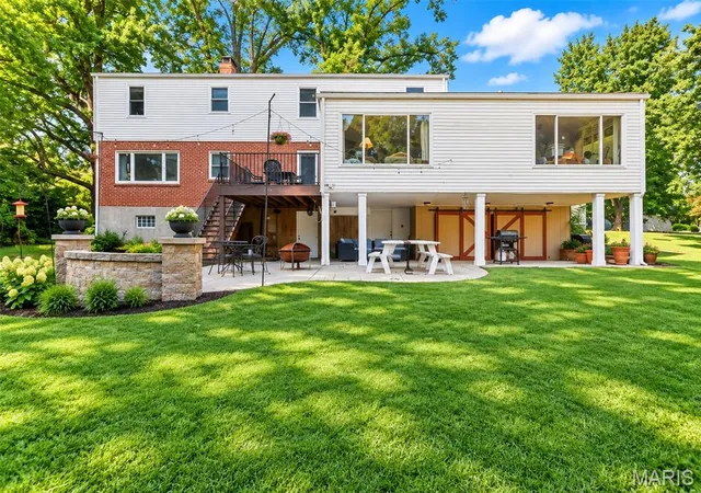 Photo 3 of Single family home for sale at 18 Chaminade Dr, Saint Louis, MO 63141 | MLS# MIS26056286 | Listing updated on 2026-09-20