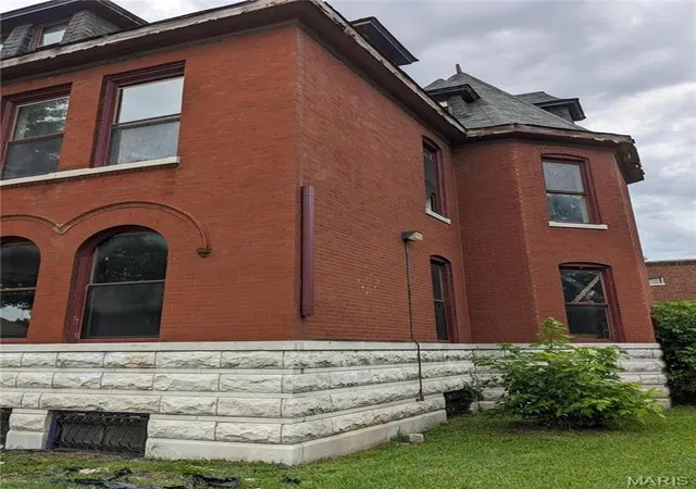 Photo 3 of Single family home for sale at 2801 Itaska St, Saint Louis, MO 63111 | MLS# MIS26056296 | Listing updated on 2026-09-01