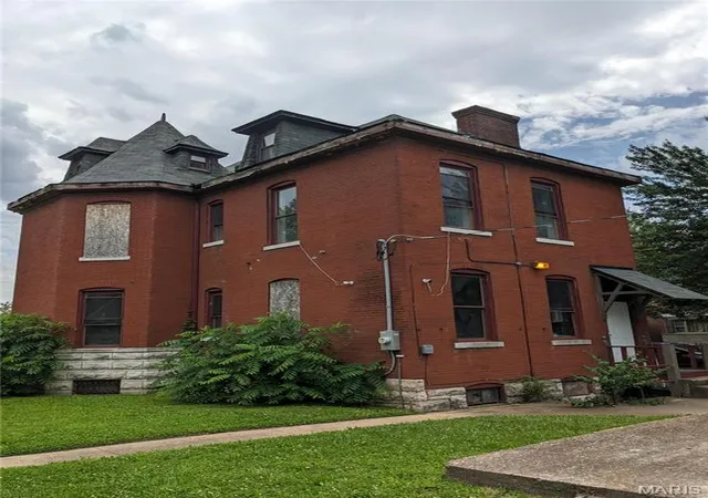 Photo 4 of Single family home for sale at 2801 Itaska St, Saint Louis, MO 63111 | MLS# MIS26056296 | Listing updated on 2026-09-01