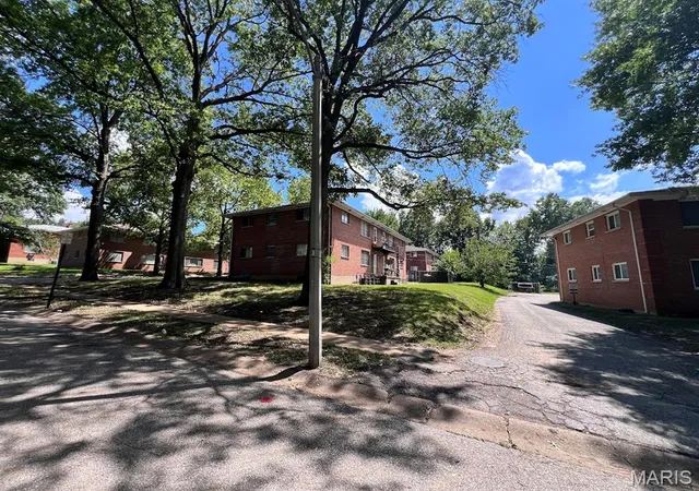 Photo 3 of Sale Pending at 8430 Atherton Dr, Saint Louis, MO 63130 | MLS# MIS26056302 | Listing updated on 2026-09-06