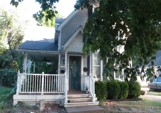 Photo 1 of Sale Pending at 2315 Brown St, Alton, IL 62002 | MLS# MIS26056306 | Listing updated on 2026-10-05