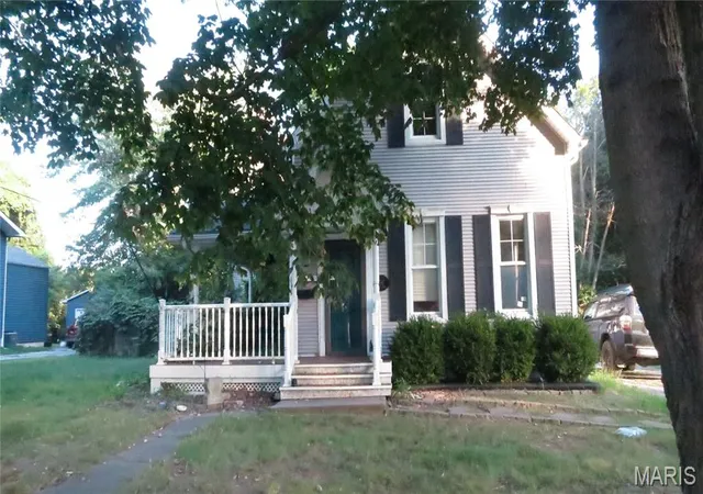 Photo 4 of Sale Pending at 2315 Brown St, Alton, IL 62002 | MLS# MIS26056306 | Listing updated on 2026-10-05